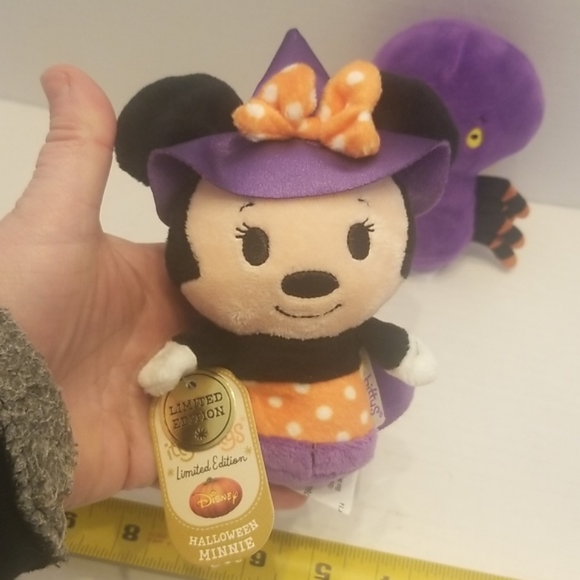Hallmark Itty Bitty's Halloween Disney Minnie Mouse & Spider - Picture 3 of 10